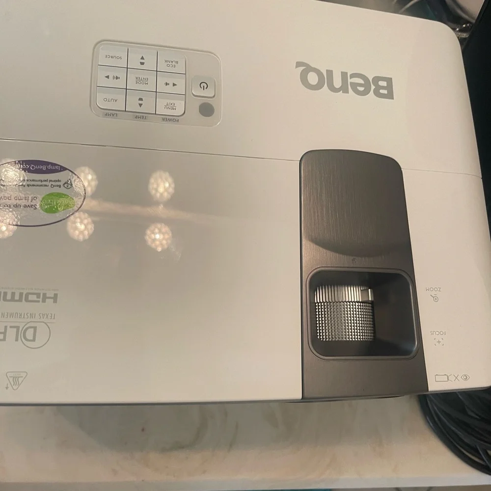 Projector - Picture 5 of 7